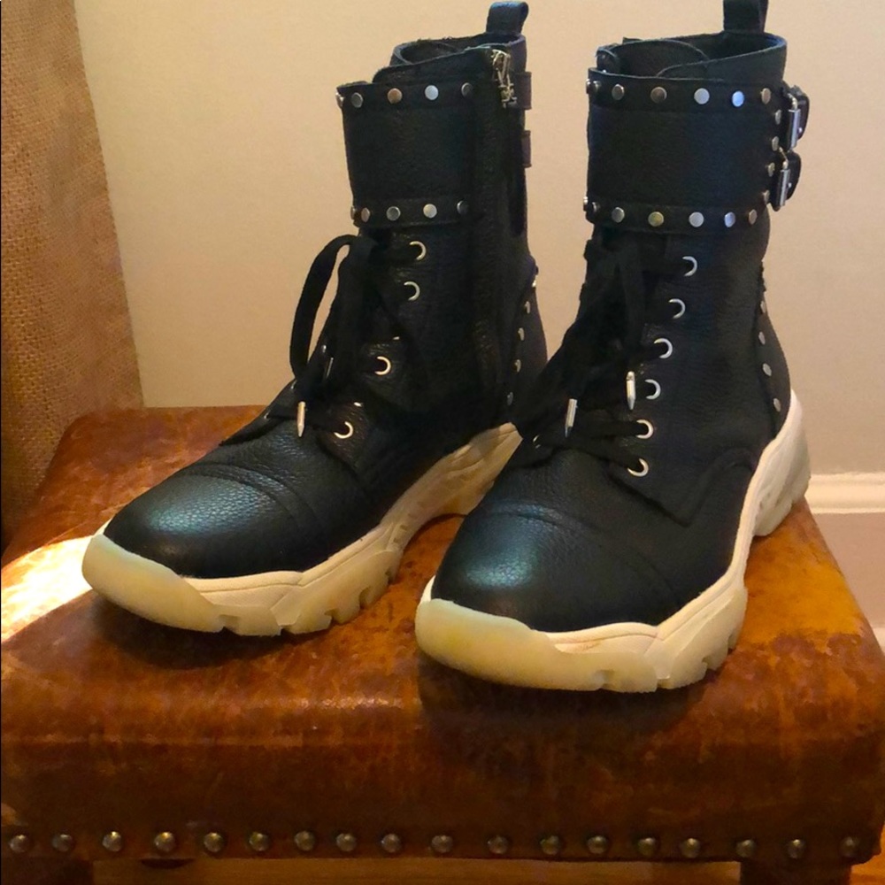 Resnie High Top Sneaker